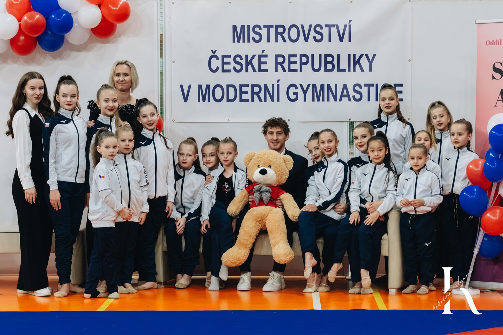Mladá gymnastka při tréninku v klubu SK MG Dynamo Pardubice